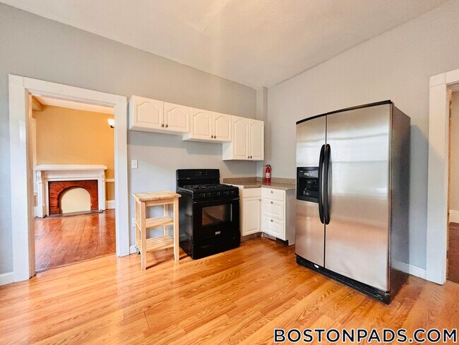 52 Harvest St unit 1, Dorchester, MA 02125 - photo 3