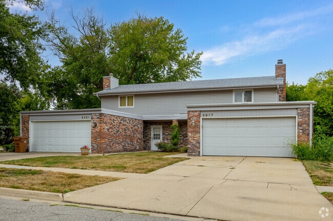 There are many brick condos found throughout Colonial Hills.