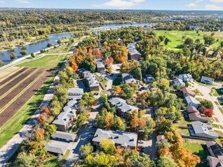 2200 Buckingham Dr NW, Cedar Rapids, IA 52405