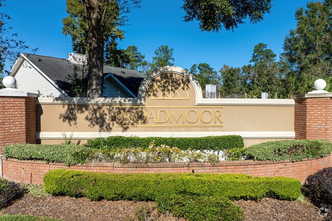 The Broadmoor entrance sign warmly welcomes you to its vibrant community.