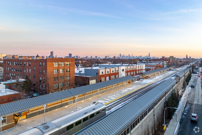 Ravenswood Metra Train Station is available for locals in the community.