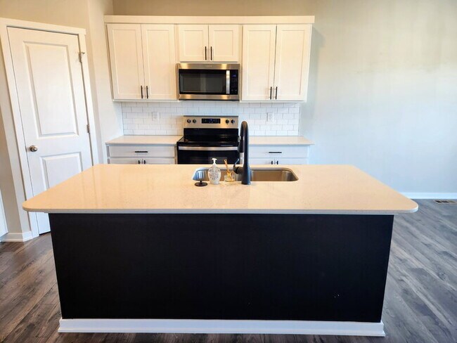 2124 NW 44th St, Ankeny, IA 50023 - photo 4