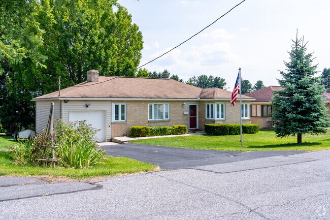You can find some nice looking Ranch style houses in Elim as well.