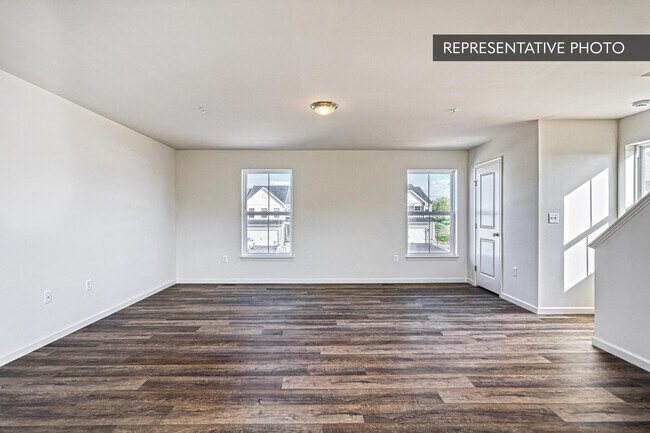 1043 Ellie Ln W, Harrisburg, PA 17112 - photo 5