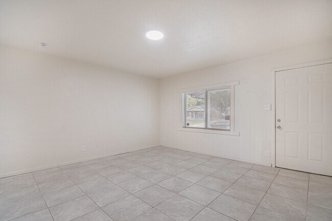 126 Saint Robert Dr, East Saint Louis, IL 62206 - photo 4