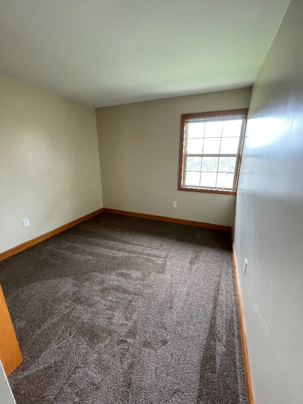 1802 Marion Manor Dr unit F2, Marion, VA 24354 - photo 7