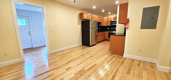 33 Intervale Ave unit 1, Burlington, VT 05401 - photo 2