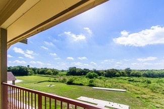 1121 W Oaklawn Rd, Pleasanton, TX 78064