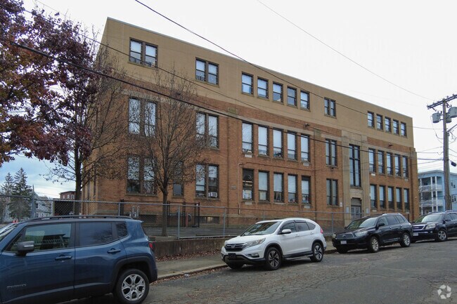 Robert L. Ford Elementary School has an overall grade of C- on Niche.