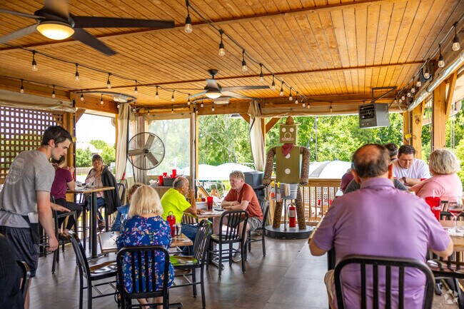 Brandt’s of Palatine is a burger restaurant featuring indoor and outdoor seating.