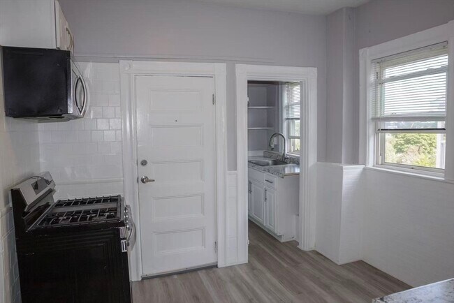 301 Medford St unit 2, Somerville, MA 02143 - photo 2