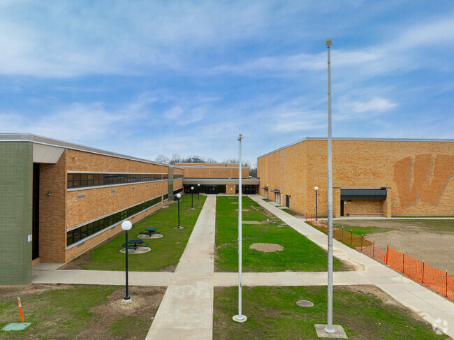 Wabash Middle School has 443 students.