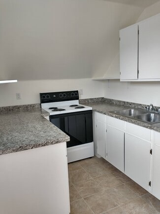 302 Maple St Unit 3, Medford, OR 97501
