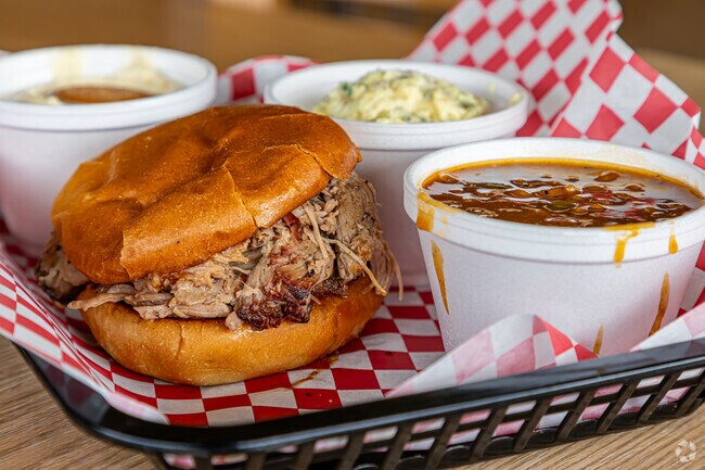 Moe's Original BBQ serves Alabama-style pulled pork near New Metairie.