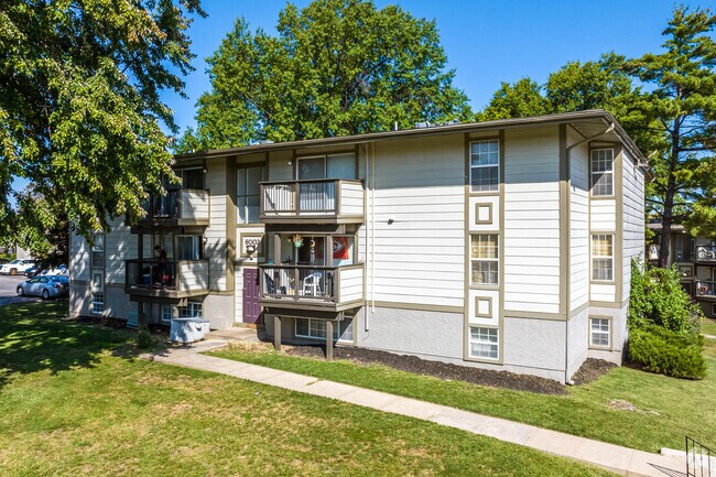 Briarwood Gardens, Grandview, MO 64030 - photo 3