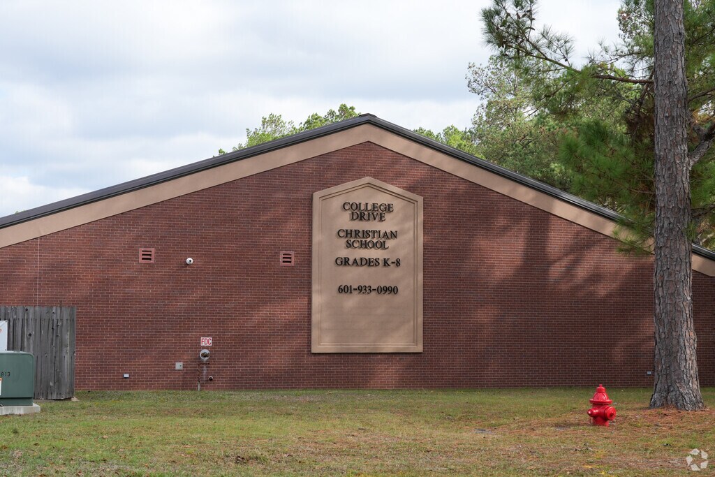 College Drive Christian School in Pearl is a private Christian school providing education.