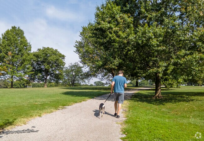 Ellwood Park pet owners have many parks nearby to enjoy with their furry best friends.