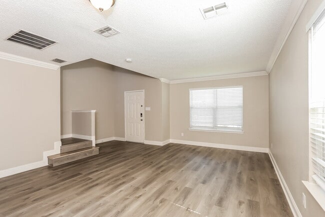 7802 Mason Dells Dr, Arlington, TX 76001 - photo 4