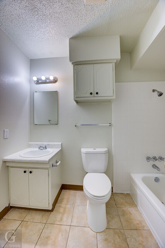 Vieux Carre' Apartments 3210 Cloverdale Place, Bossier City, LA