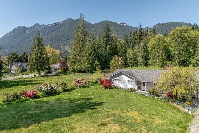 Multiacre homes in Swede Heaven offer beautiful scenic views.