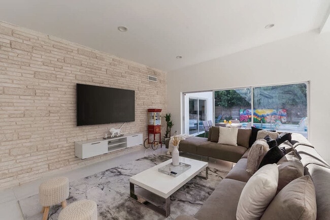 20010 Highland Lakes Blvd unit ID1372334P, Miami, FL 33179 - photo 4