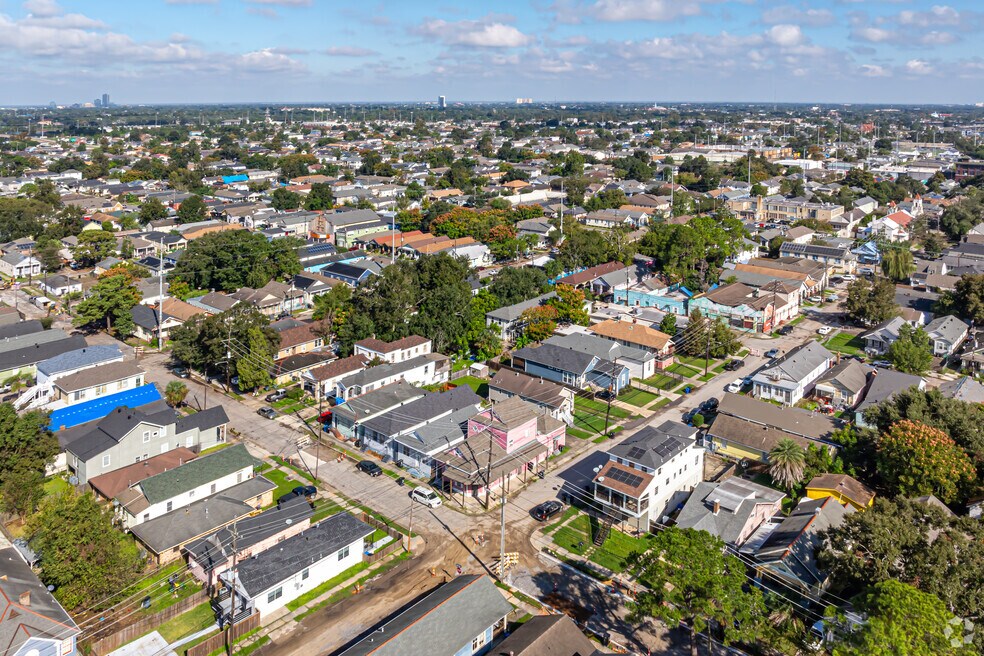 Neighborhoods_ Hollygrove_ 500021_051325_SH_v1