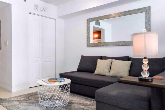 1 SE 12th St unit FL21-ID1022205P, Miami, FL 33131 - photo 2