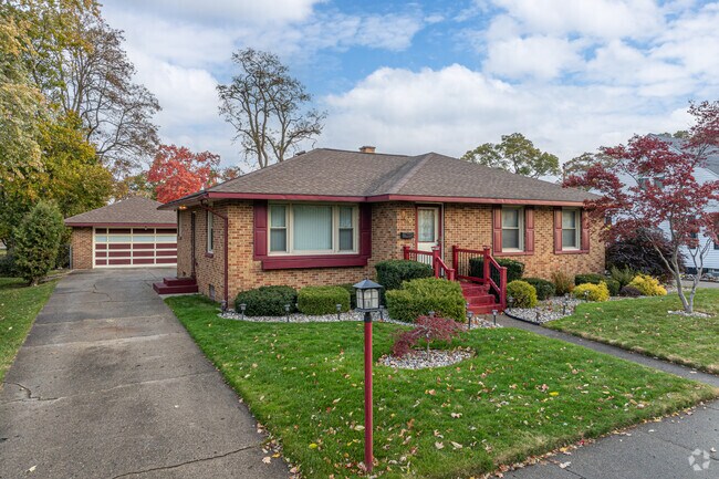 A number of different ranch-style homes can be found in the Steele neighborhood.