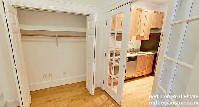 88 W Cedar St unit A, Boston, MA 02114 - photo 5