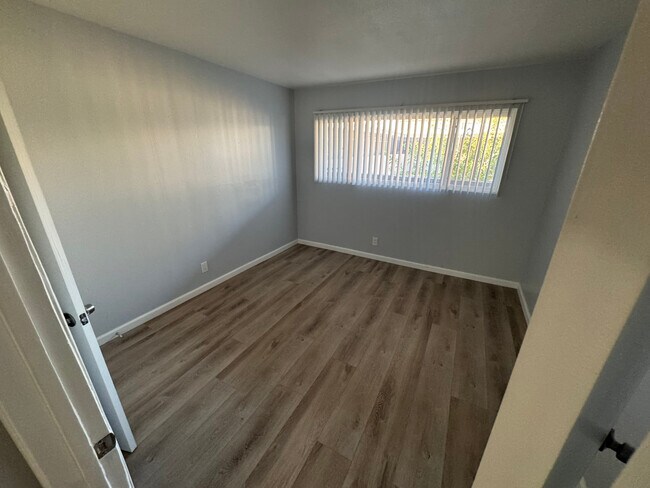 Haskell Apartments, Van Nuys, CA 91406 - photo 7