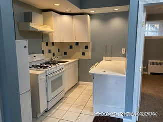 38 Dean Rd Unit 2, Brookline, MA 02445