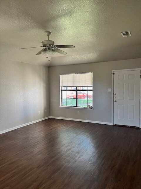 2103 Agate Dr unit B, Killeen, TX 76549 - photo 4