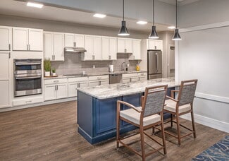 7055 Crown Point Ave, Omaha, NE 68134