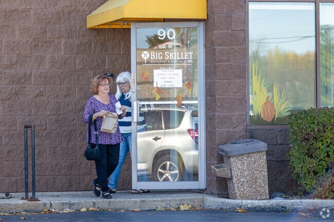 Big Skillet Restaurant and Pancake House, a half-mile north, serves American-style breakfast.
