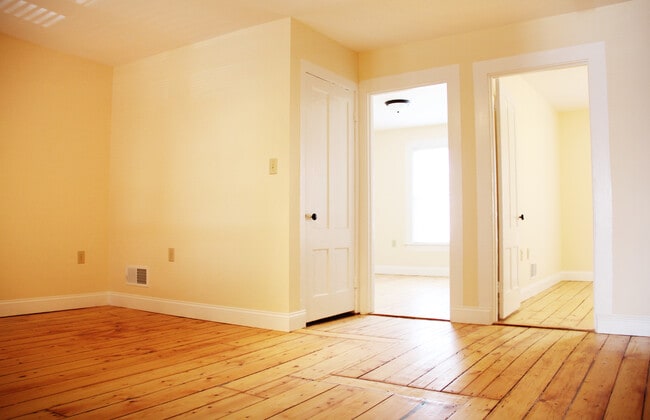 147 N Union St unit 2, Burlington, VT 05401 - photo 2