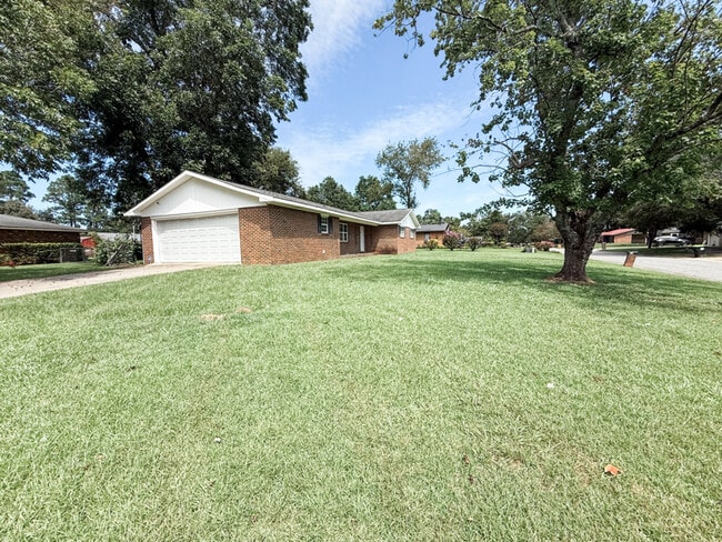 128 Barnesdale Dr, Warner Robins, GA 31093 - photo 2