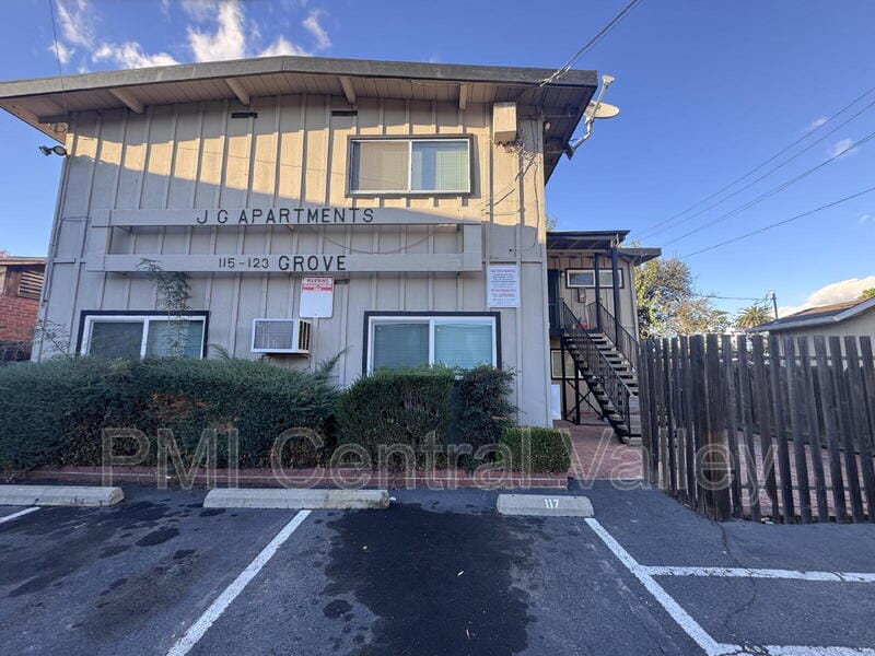 117 E Grove St, Stockton, CA 95204 - photo 1