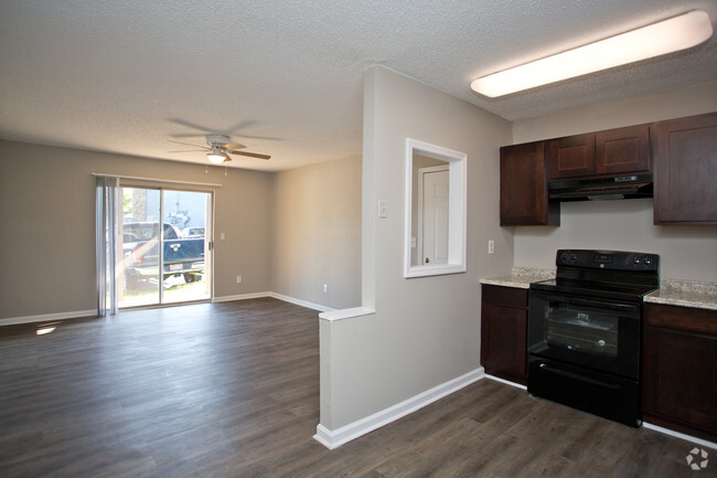1BR, 1BA - 708 SF