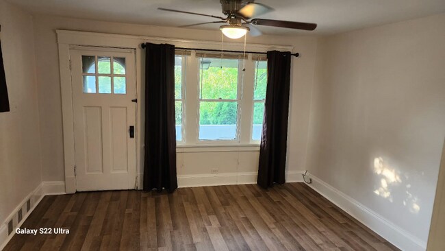 16108 Parkgrove Ave unit Upstairs, Cleveland, OH 44110 - photo 5