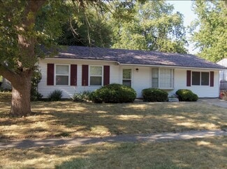 3220 Ridgewood Dr, Champaign, IL 61821