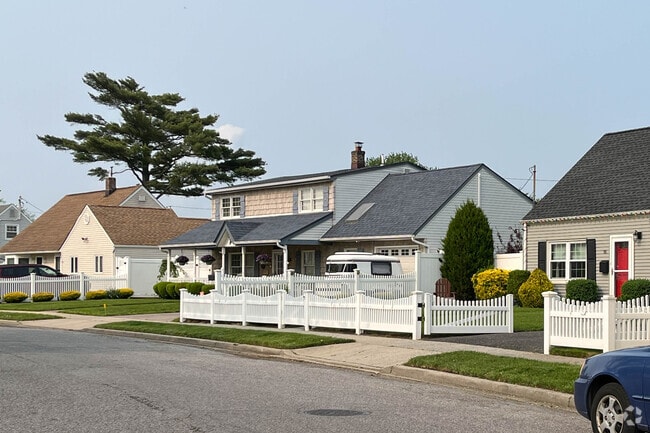 Rows of cape cod-style homes line the streets of Levittown, NY.
