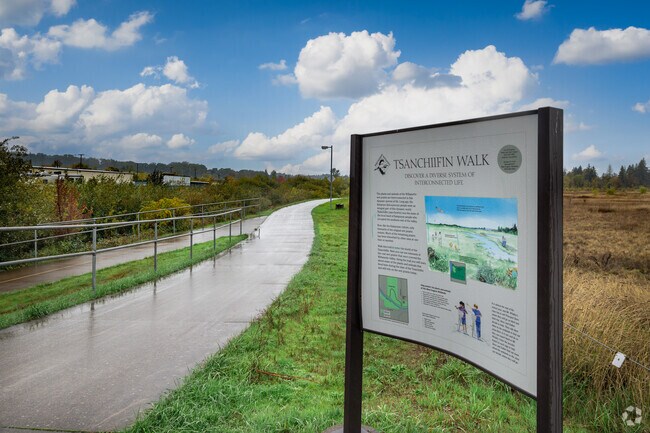The Tsal Luk Wah prairie is a great place for bird watching in 
West Eugene.