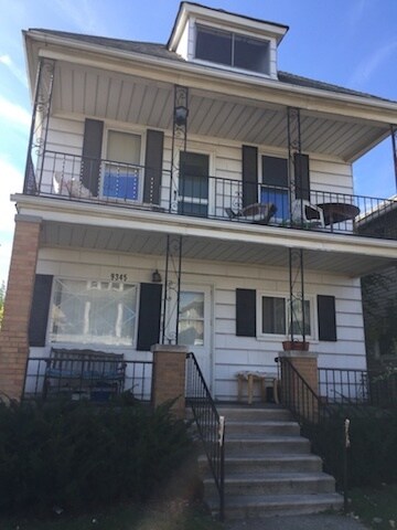 9345 Charest St Unit UP, Hamtramck, MI 48212