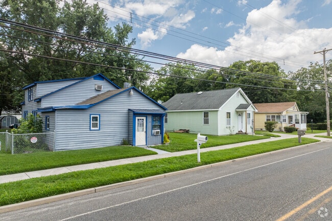 Cottages come in a colorful yet tasteful variety in Woodbine.