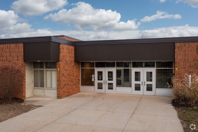 Cherry Creek Elementary School, Entrance.
