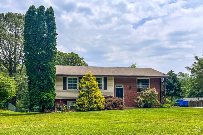 Royal Pines is a cozy suburb with well-maintained homes and new developments.