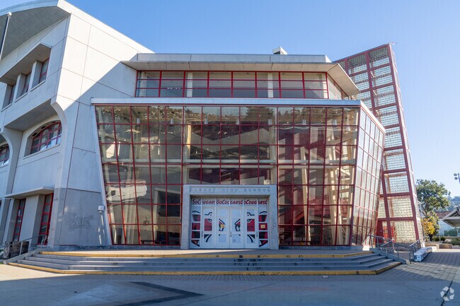 Albany High School provides education in the neighborhood of Albany Terrace.