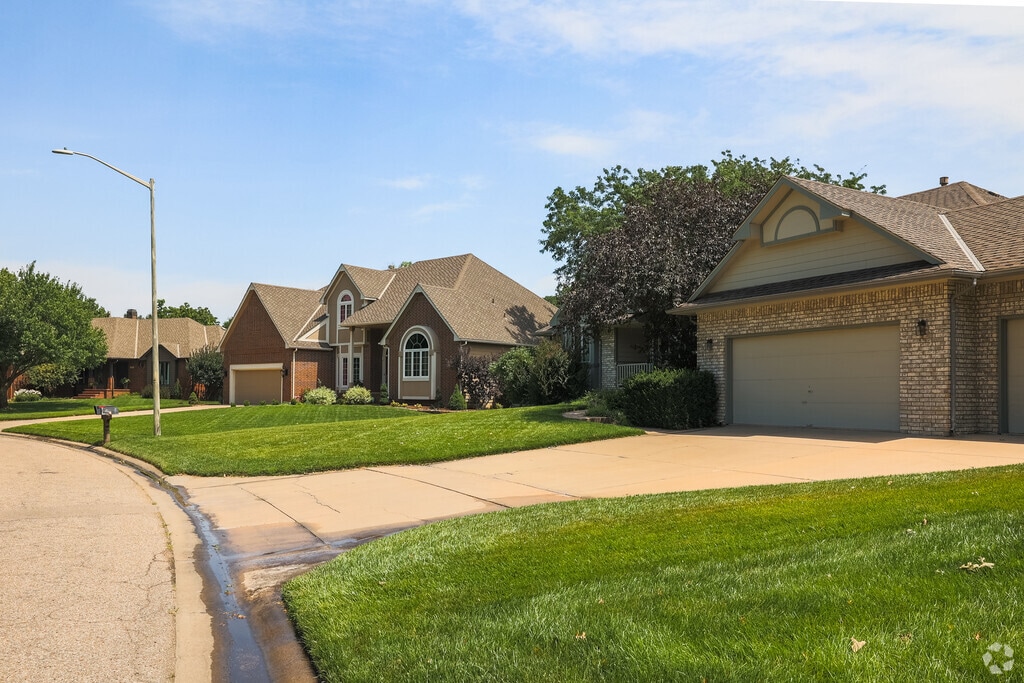 2513 N High Point Cir, Wichita, KS 67205 | MLS# SCK637694