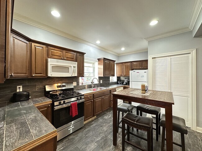 6424 N Magnolia Ave unit G07C, Chicago, IL 60626 - photo 4