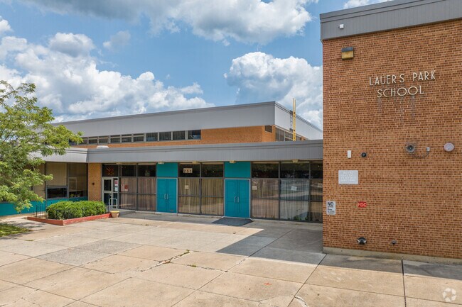 Lauer's Park Elementary School serves  570 students in grades K-4.